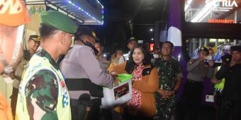 Lewatkan Malam Pergantian Tahun, Pj Wali Kota Kediri Kunjungi Pos Pengamanan dan Pelayanan Nataru