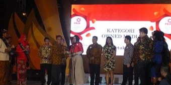 Hujan, Pejabat yang Hadiri PR Award di Jalan Tunjungan Kocar-kacir