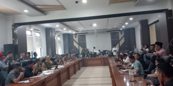 Ratusan LC Datangi DPRD Pasuruan Minta Payung Hukum, Lujeng Pasang Badan Jika Ada Prostitusi