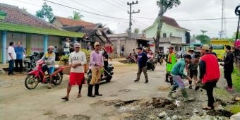 Jawab Aspirasi Masyarakat, PT Bumi Suksesindo dan Pemkab Banyuwangi Mulai Perbaiki Jalan