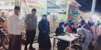 Kabag Ops Polres Pasuruan Pantau Vaksinasi Malam Hari di Gempol