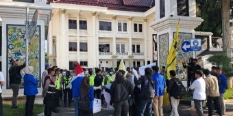 Demo Kantor DPRD dan Pemkab Tuban, Mahasiswa Desak Dirikan Rumah Singgah