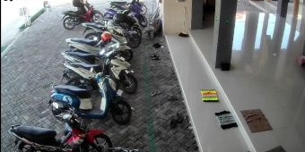 Pura-Pura Numpang Sholat, Maling Gasak Motor Jemaah Masjid di Bangkalan