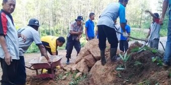 Gotong Royong Evakuasi Tanah Longsor di Ngrayun Ponorogo Wujud Sinergitas Lintas Sektoral
