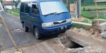 Belum Satu Tahun Diperbaiki, Jalan Desa Glagga-Berbeluk Rusak Lagi