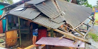 Sangkapura Bawean Banjir Bandang, Sejumlah Rumah Roboh dan 2 Kerbau Mati Terseret