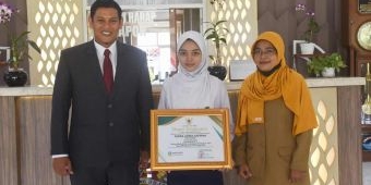 Siswi MTsN 1 Kota Kediri ini Raih Juara di MTQ Nasional Cabang Khath Quran