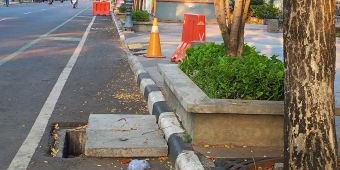 Tutup Saluran Air di Kota Lama Gresik Hilang, Masyarakat Terancam Bahaya