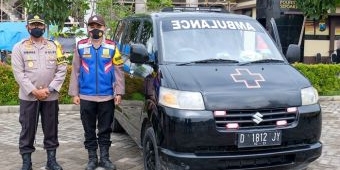 Sumbangkan Mobil Pribadi Jadi Ambulans, Bhabinkamtibmas di Sidoarjo Diapresiasi Kapolres