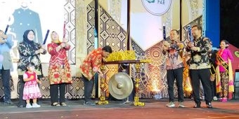 Sparkling Nganjuk Carnival 2025 Tampilkan 234 Busana Eksotik Bernuansa Batik