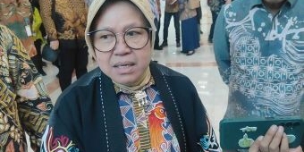 Risma Minta Masyarakat Bantu Kemensos untuk Perbaiki Data Penerima Bansos