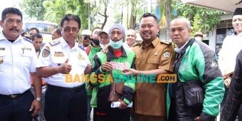 Ojek dan Sopir Angkot di Gresik dapat Bantuan Ratusan Juta Rupiah