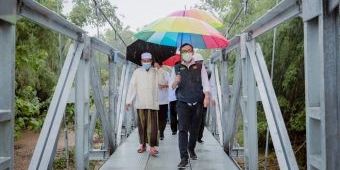 Bupati Pamekasan Tinjau Pembangunan Jembatan di Kelurahan Kowel
