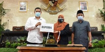 Wali Kota Kediri Sampaikan Tanggapan atas PA Fraksi Terhadap Raperda Pertanggungjawaban APBD