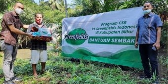 Warga 4 Desa di Kecamatan Wlingi Blitar Terima Bantuan Sembako dan Masker