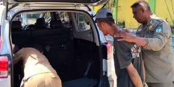 Sering Mengamuk dan Ludahi Pengguna Jalan, ODGJ di Kediri Dibawa ke RSJ Lawang