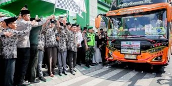 Bupati bersama Wabup Pamekasan Berangkatkan 1.049 Calon Jemaah Haji