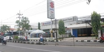 Merasa Dikibuli Sales, Konsumen Mobil Protes Dealer UMC Suzuki Gresik