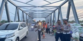 Macet Imbas Perbaikan Jembatan Pajarakan, Polres Probolinggo Siagakan Personel dan Jalur Alternatif