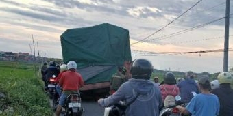 Sudah Ada Rambu Larangan, Truk ODOL Tetap Melintas di Jalan Banjarsari-Kedanyang