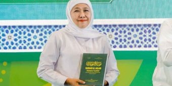 Gubernur Khofifah Ajak Warga Saring Sebelum Sharing di Hari Literasi Internasional 2025