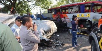 Dua Bus Adu Banteng di Jalur Ngawi, 3 Meninggal Dunia