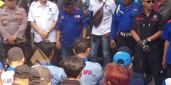 Suwandy Firdaus Berangkatkan Ribuan Buruh Mojokerto ke Surabaya dalam Peringatan May Day