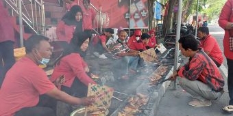 Peringati Bulan Bung Karno 2022, PDIP Gresik Bakar Ikan 1,5 Kuintal