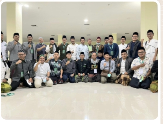 Para pengurus PCI Luar Negeri foto bersama usai acara pemaparan visi kandidat ketua umum PBNU di Unila Bandar Lampung, Selasa (21/12/2021). Foto: ist