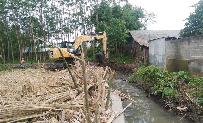 Sempat Mandek Libur Lebaran, Normalisasi Sungai di Pasuruan Kembali Dilanjutkan