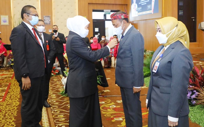 Gubernur Jatim Khofifah Indar Parawansa saat menutup Pelatihan Kepemimpinan Nasional Tingkat II Angkatan IV Tahun 2022 di Provinsi Jatim bertempat di Jatim Coorporate University BPSDM Prov Jatim, Jumat (10/6/22).