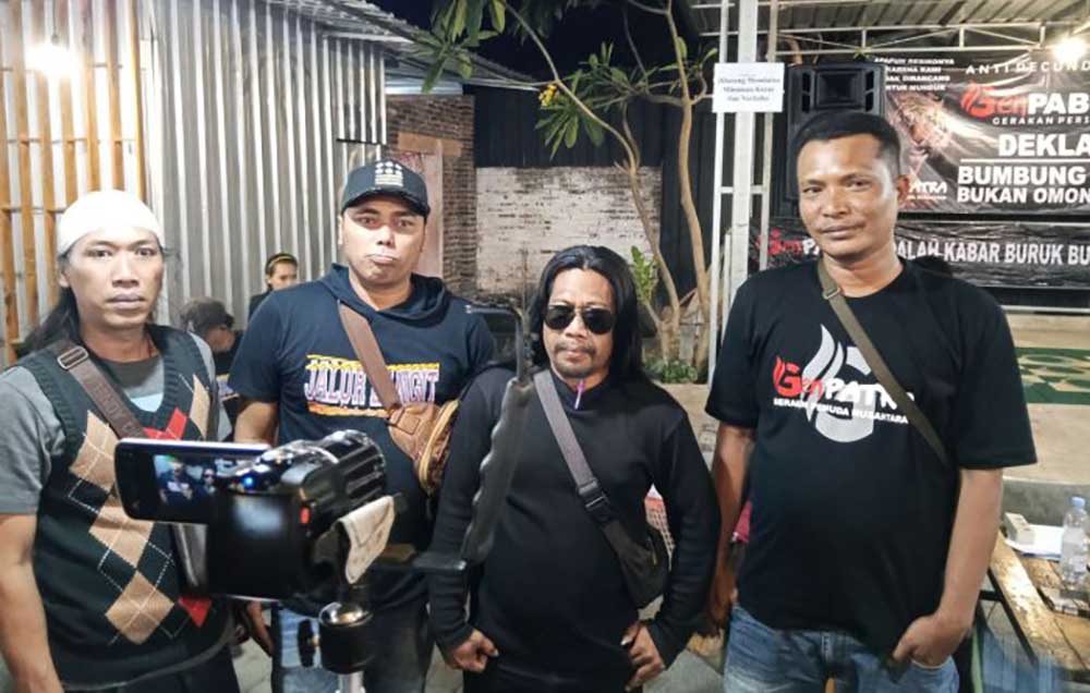 Mega Bagus Saputra (dua dari kiri) saat memberikan keterangan pers. Foto: Ist.