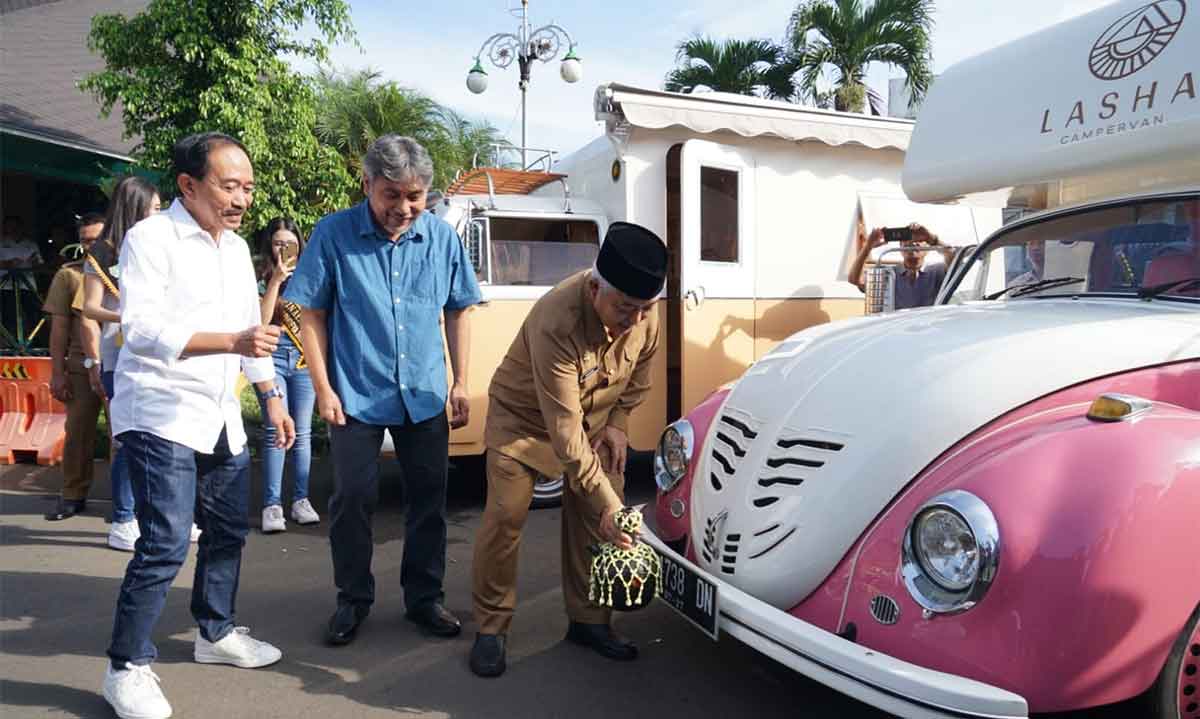Bupati Malang, Sanusi, saat launching campervan wisata.