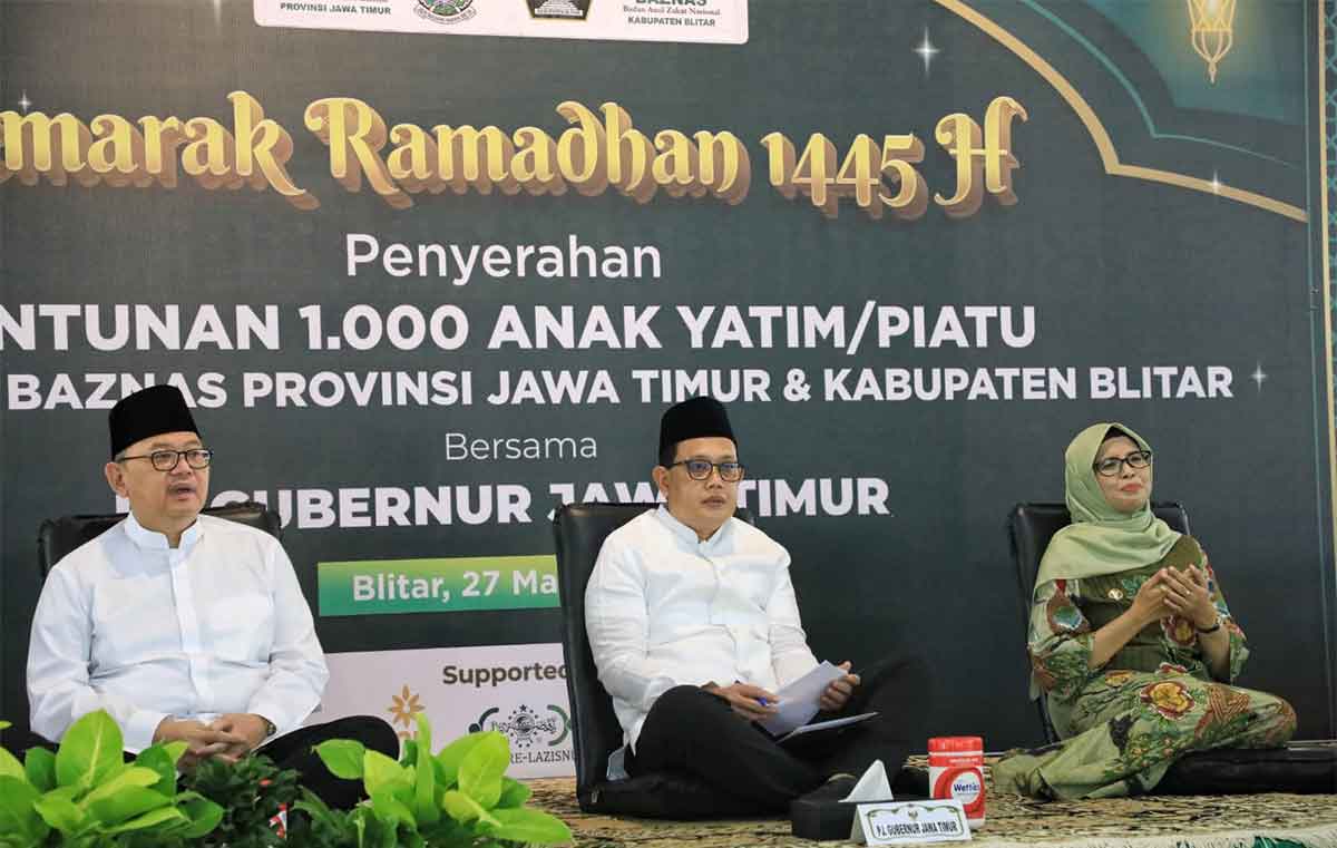 Pj Gubernur Jatim saat Safari Ramadan di Kabupaten Blitar.

