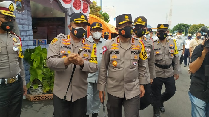 Kakorlantas Irjen Pol Istiono didampingi Kapolresta Banyuwangi Kombespol Arman Asmara Syarifudin meninjau Pelabuhan Ketapang.