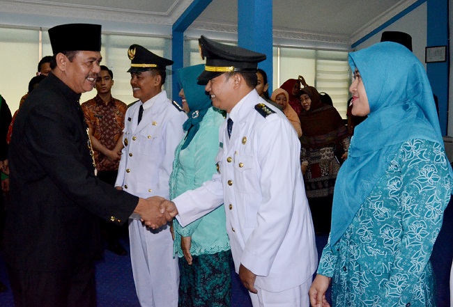 Wakil Bupati Mojokerto, Pungkasiadi,  memberi ucapan selamat.