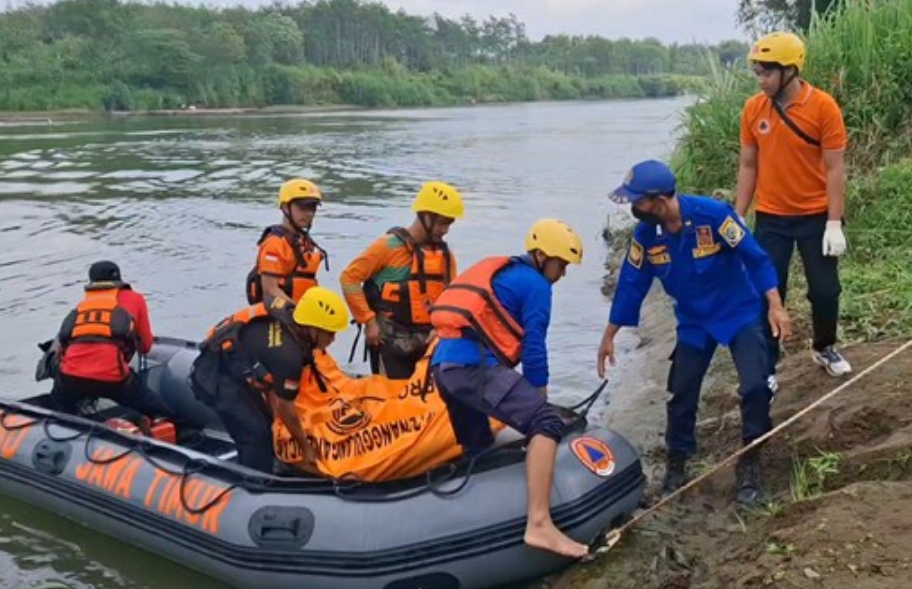 Perempuan Tanpa Identitas Ditemukan Tewas Terapung di Sungai Brantas Kawasan Ngantru Tulungagung