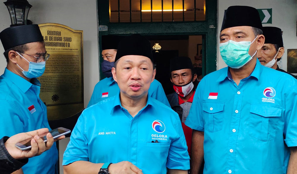 Ketua Umum Partai Gelora, Anis Matta, saat mengunjungi Museum HOS Tjokroaminoto di Peneleh, Surabaya. Foto: Ist