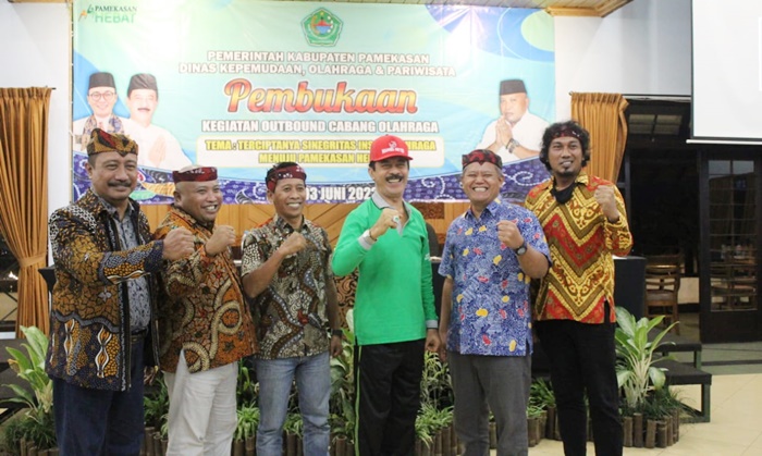Wakil Bupati Pamekasan RB Fattah Jasin saat membuka kegiatan outbound.