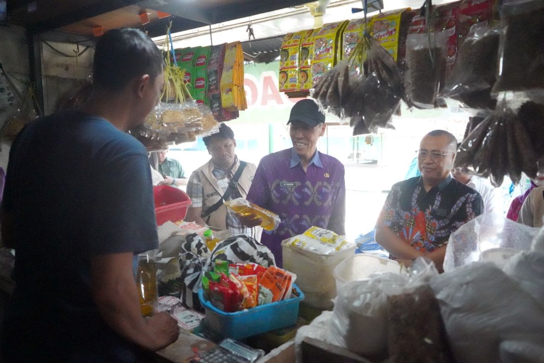  Pemantauan harga komoditas di pasar tradisional di Kota Kediri terus dilakukan. (Ist). 