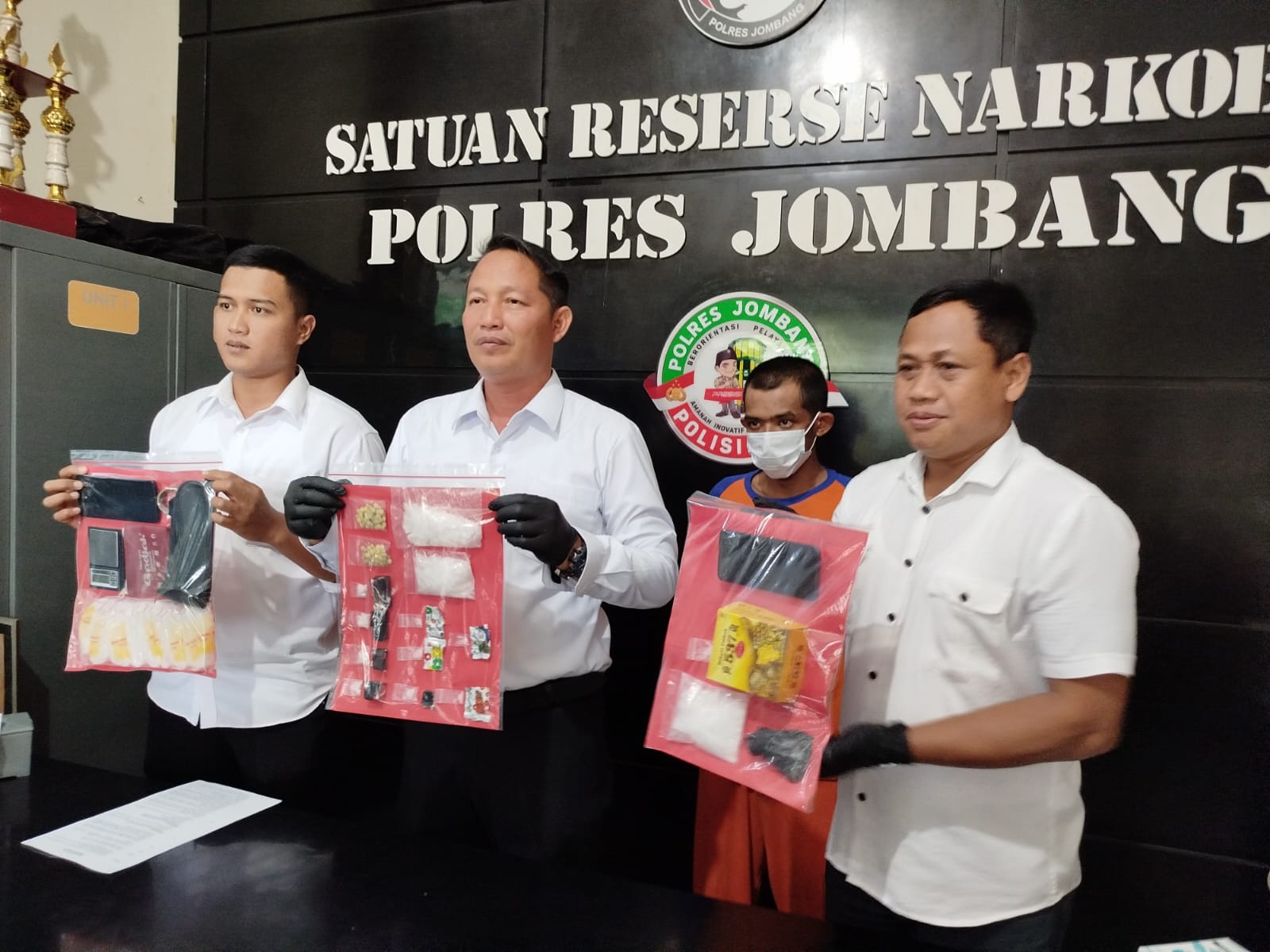 Polres Jombang Amankan 2 Ons Sabu dari Dua Pengedar, Salah Satunya Residivis