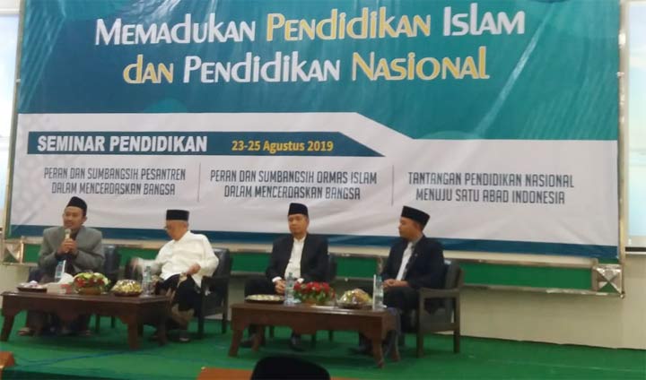 Seminar Nasional bertema "Memadukan Pendidikan Islam dan Pendidikan Nasional" yang digelar Pesantren Tebuireng dalam rangka memperingati "120 Tahun Pesantren Tebuireng" di Gedung KHM Yusuf Hasyim Pesantren Tebuireng Jombang, Jawa Timur, Jumat (23/8/2019).