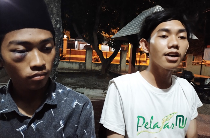 Korban bersama Ketua PAC IPNU Singgahan ketika berada di Mapolsek Montong.