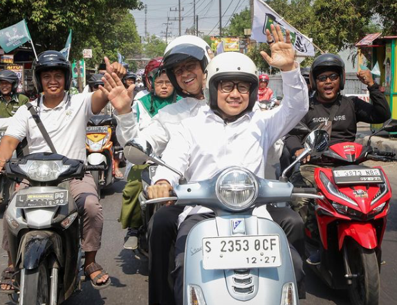 Muhaimin Iskandar menggoceng Anies Baswedan saat berkunjung ke Jawa Timur, Jumat  29 September 2023 (Instagram/cakiminnow)