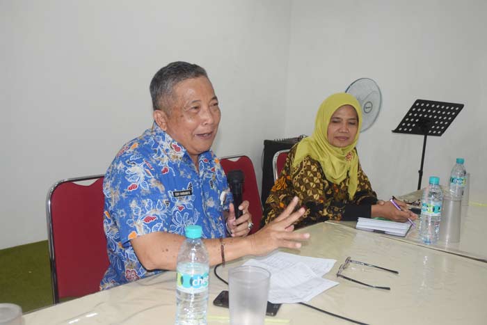 Kepala BPBD Kabupaten Madiun Edy Hariyanto saat melakukan jumpa pers dengan awak media, Rabu (13/12).
