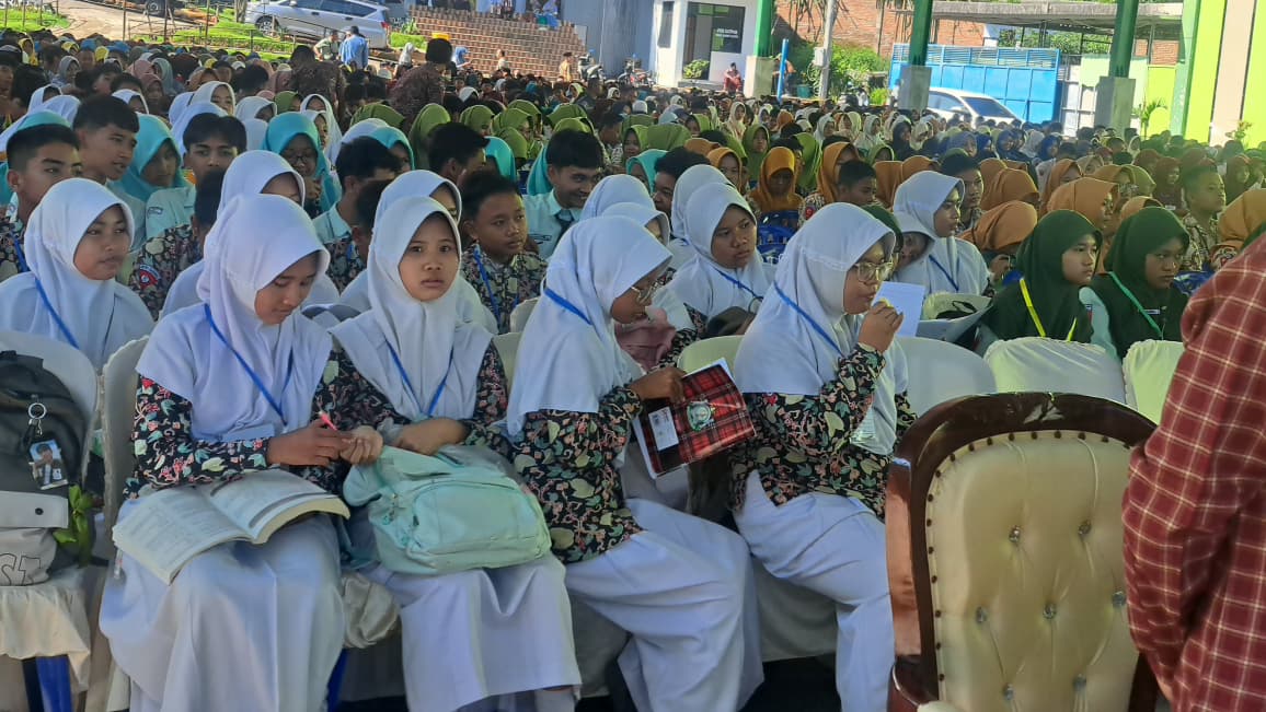 Peserta Ajang Kompetisi Sains Remaja Amanantul Ummah (AKSARA) TKA se-Jawa Timur yang digelar di Student Centre Pacet Mojokerto, Ahad (29/3/2026) pagi, membludak. Foto: MMA/bangsaonline