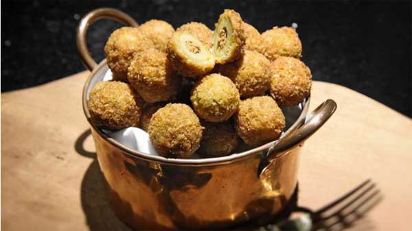 Kue lokal Ascoli-style zaitun, yang dimasak saat operasi otak. foto: https://www.9news.com.au/