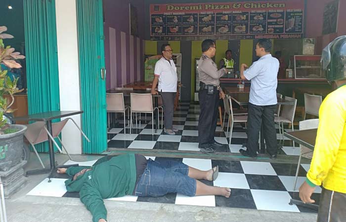 Korban saat masih tergeletak di TKP.