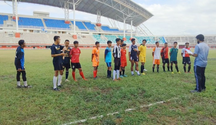Penjaringan pemain Porprov yang dilakukan Askab PSSI Jember di lapangan Jember Sport Garden (JSG) Kecamatan Ajung