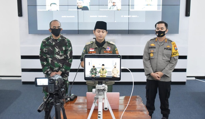 Bupati Trenggalek Moh. Nur Arifin di Smart Center Pendopo Trenggalek. foto: HERMAN/ BANGSAONLINE